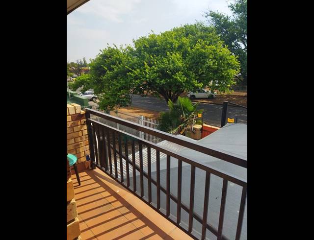 2 BEDROOM PROPERTY TO RENT IN BULT WEST